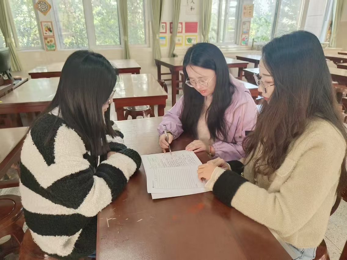 【大爱青秀·教学】温故知新，勤耕不辍——青秀城小学综合组集体备课活动（四）_html_m7af1522.jpg
