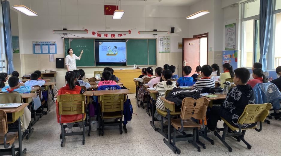 【大爱青秀】聚焦新课标实践 落实“双减”精神  ——五年级校内视导侧记