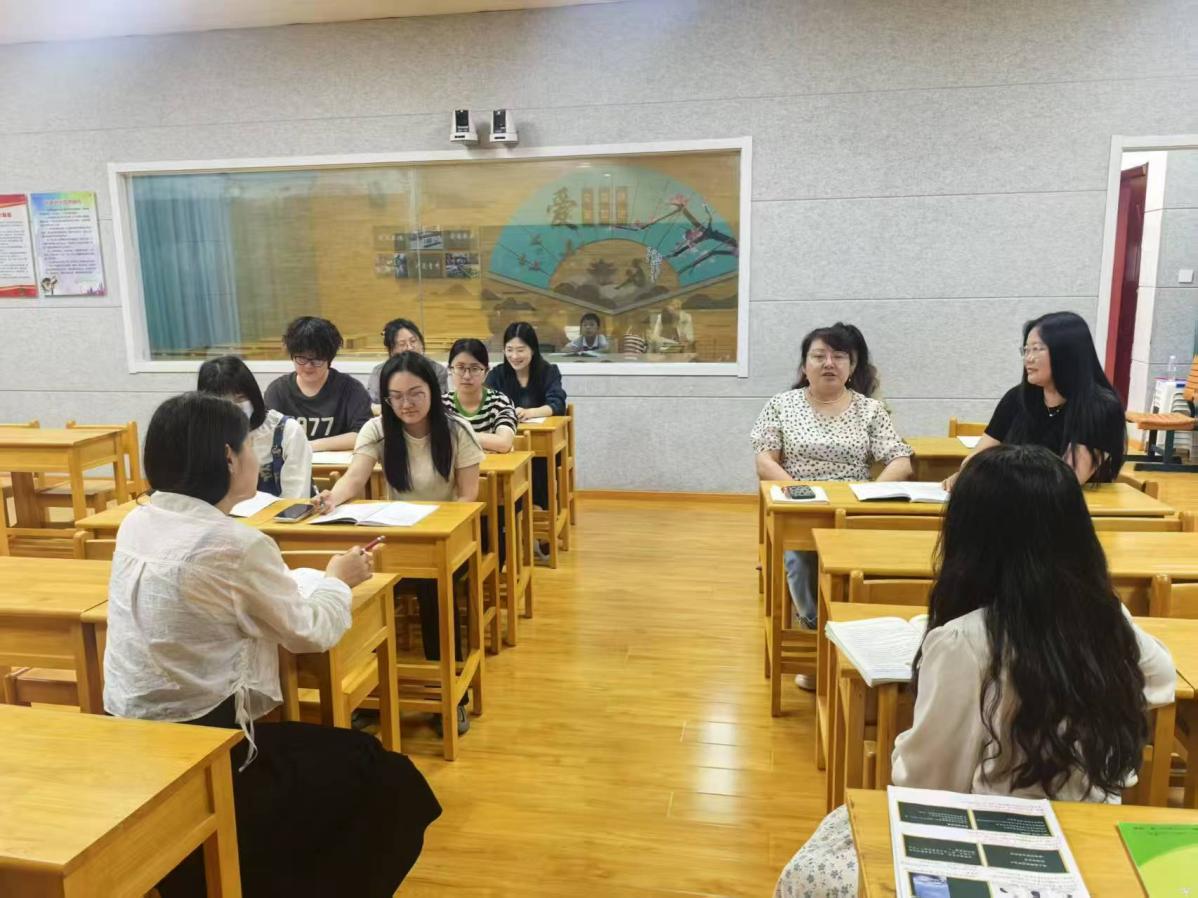 【大爱青秀·教学】凝聚教师智慧，优化教学方法--青秀城小学综合组集体备课(六)