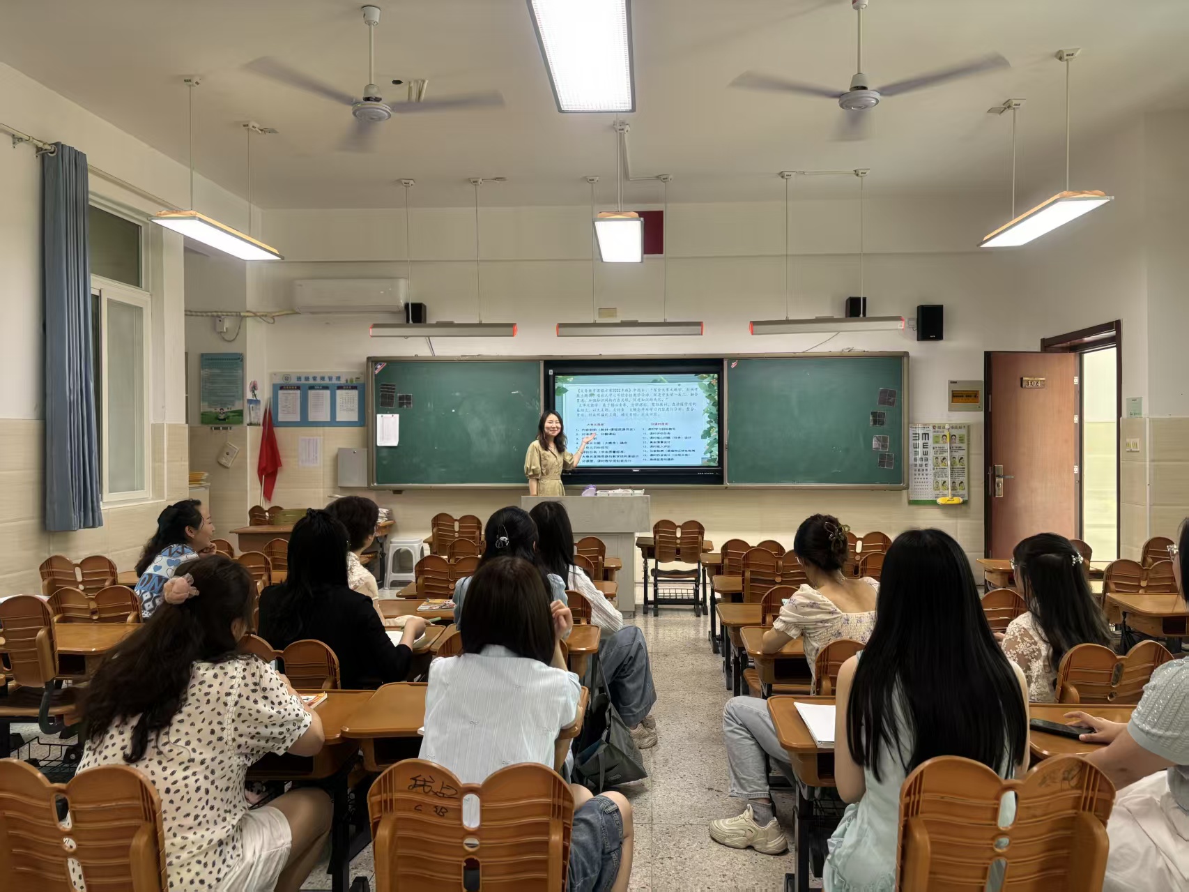 【大爱青秀·教学】青小期末集体备课，思政课堂 “润” 童心--暨“金陵好课堂”基地学校研究活动_html_3191754c.jpg