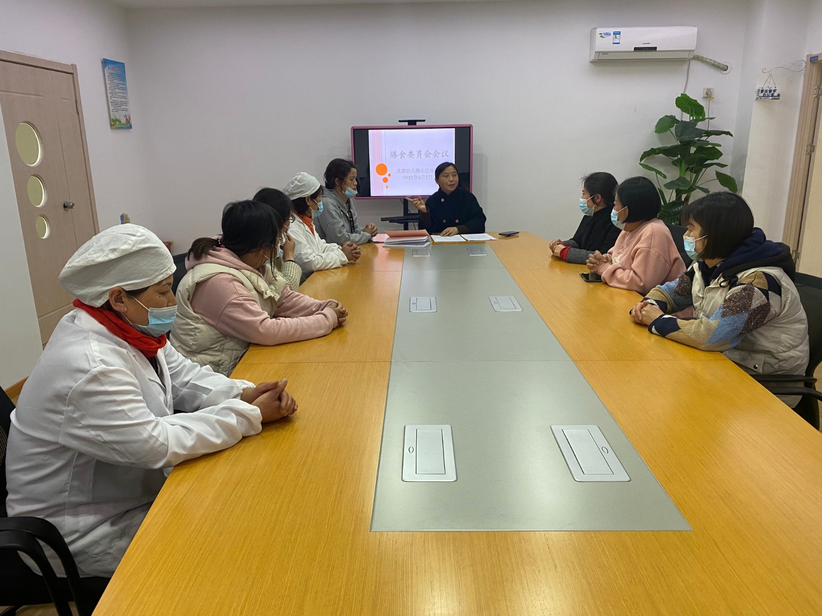 【乐活龙幼】携爱同行，尽“膳”尽美 —— 记龙潭幼儿园长江分园膳食委员会会议