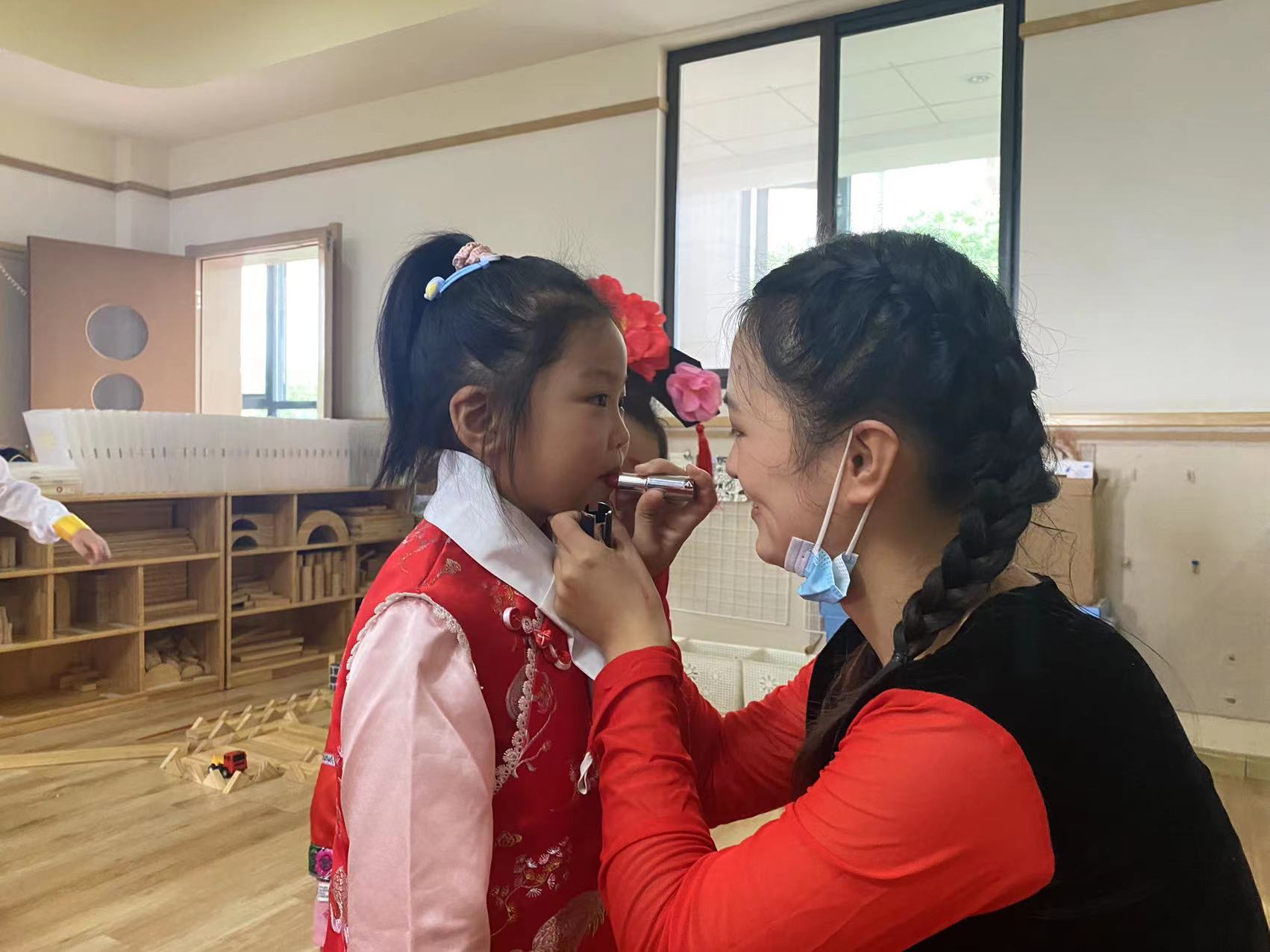 【乐活龙幼·党建】最美芳华，潜心幼教 ——龙潭幼儿园吕嘉慧教师先进事迹