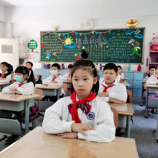 2020.5.18开学典礼暨升旗仪式通讯稿_html_232f41bd.jpg