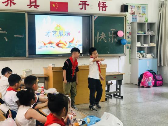 在六月的阳光下快乐起航——记南湾营小学庆六一活动_html_m14246829.jpg