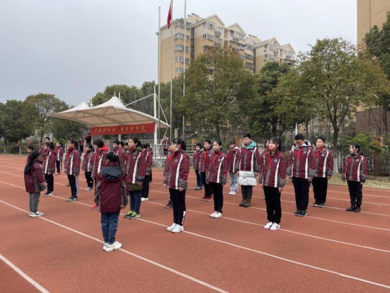 3月8日升旗仪式新闻稿_html_408e5ddc.jpg