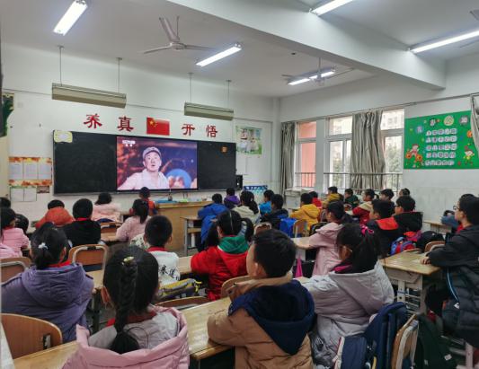 20210305学雷锋主报道_html_m4fd96e79.jpg