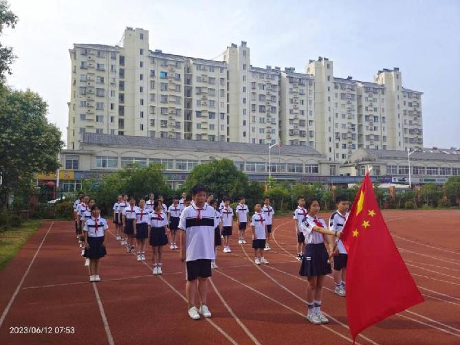 20230612升旗仪式报道_html_2eb49642.jpg