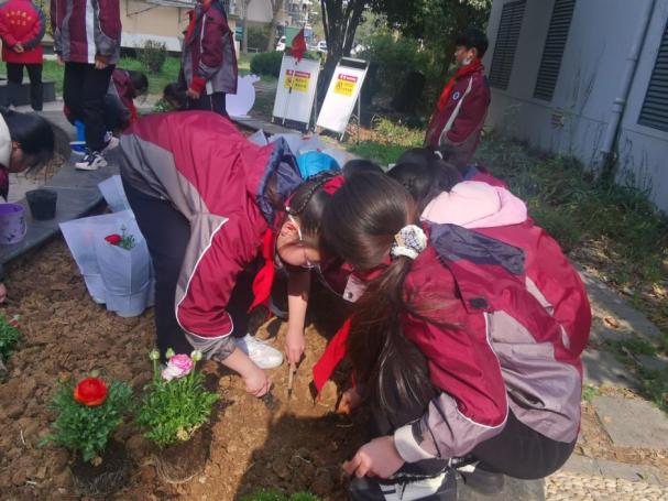20240312五3中队植树节活动报道_html_m29cd63d4.jpg