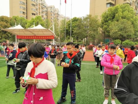 20210402魔幻大课间报道_html_563b267c.jpg