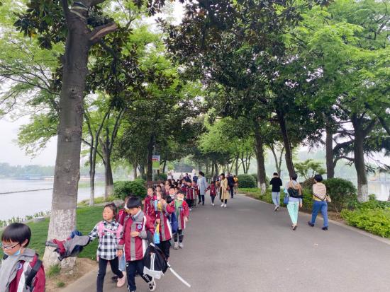20210416游玄武湖新闻报道_html_m1a813249.jpg