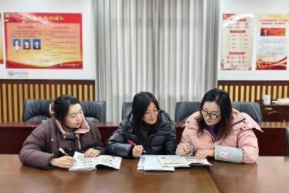 20250221王莉君英语组集体备课报道_html_7d45d43c.jpg