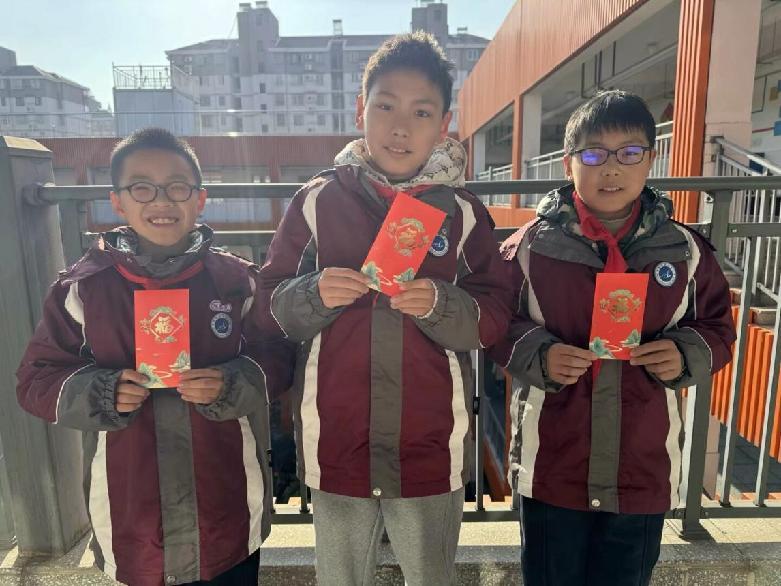 20250213蛇舞新岁启新程，校园筑梦正当时——南京市南湾营小学开学第一天_html_m4f168a15.jpg