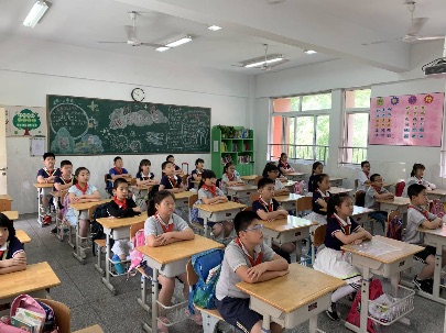 南湾营小学2019-1020第2学期第8周升旗仪式_html_m106390fb.jpg
