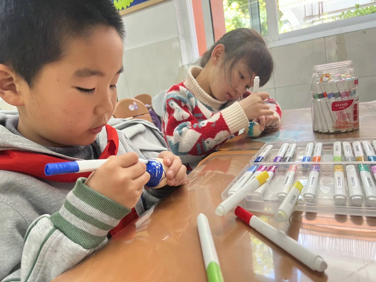 清明祭英烈，童心承传统_html_1da33c9d.jpg