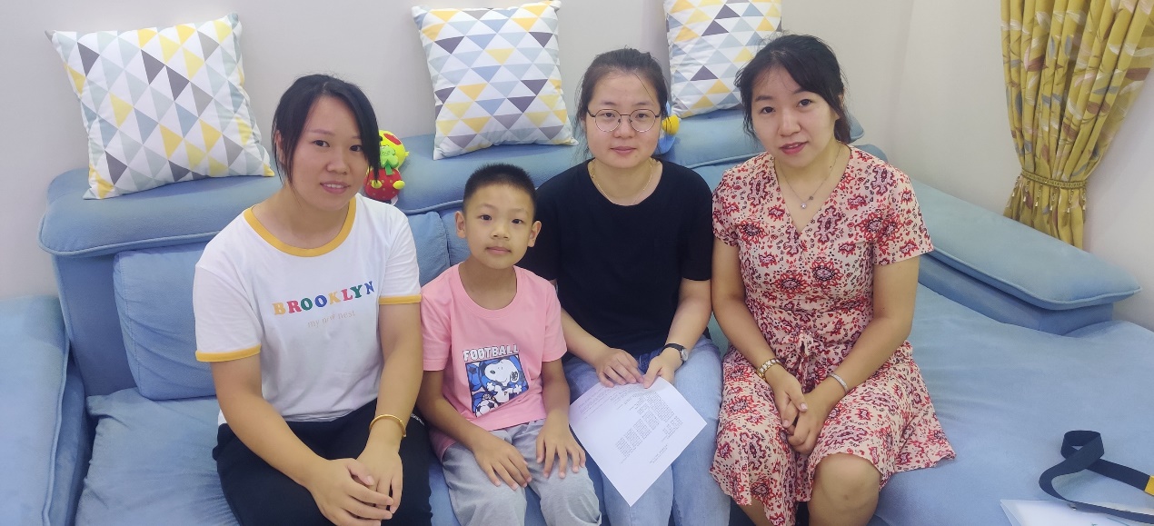 用脚步抒真情 行家访暖人心_html_58d9b95b.jpg