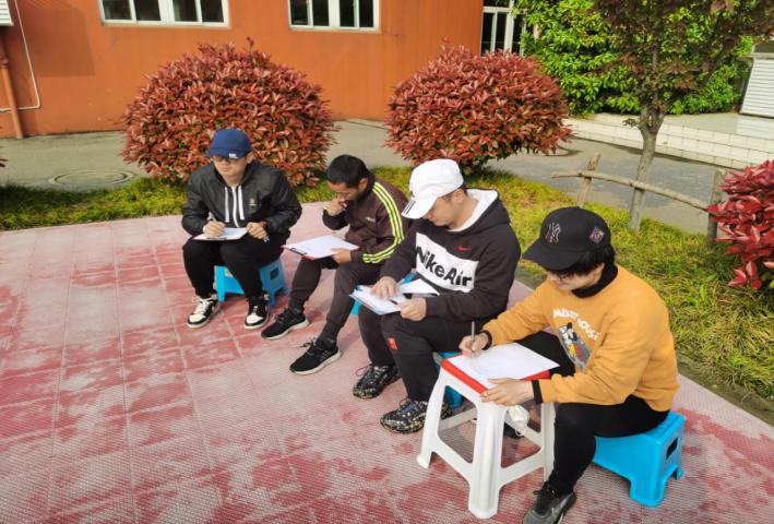 20210507体育组校本教研报道_html_mc4fc14b.jpg