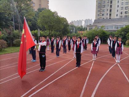 第十四周升旗仪式报道_html_m3c37a962.jpg