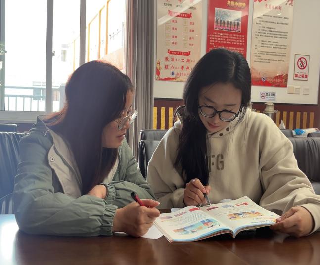 教与研携手  学与思并肩——南湾营小学英语组校本研修29_html_2b230cd0.jpg