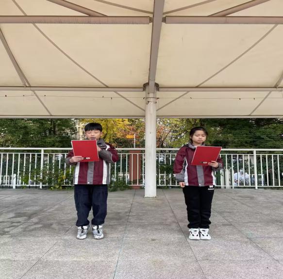 20221128第十四周升旗仪式（宋珊写）_html_5f273834.jpg