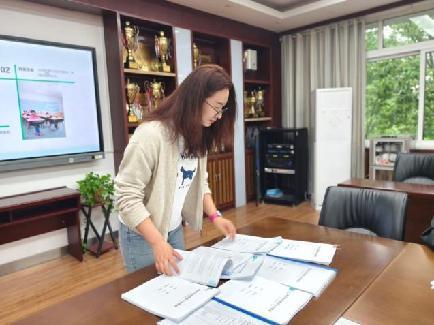 凝心聚智精备课，共研共思促成长——南湾营小学英语组集体备课（105）_html_53e00a43.jpg
