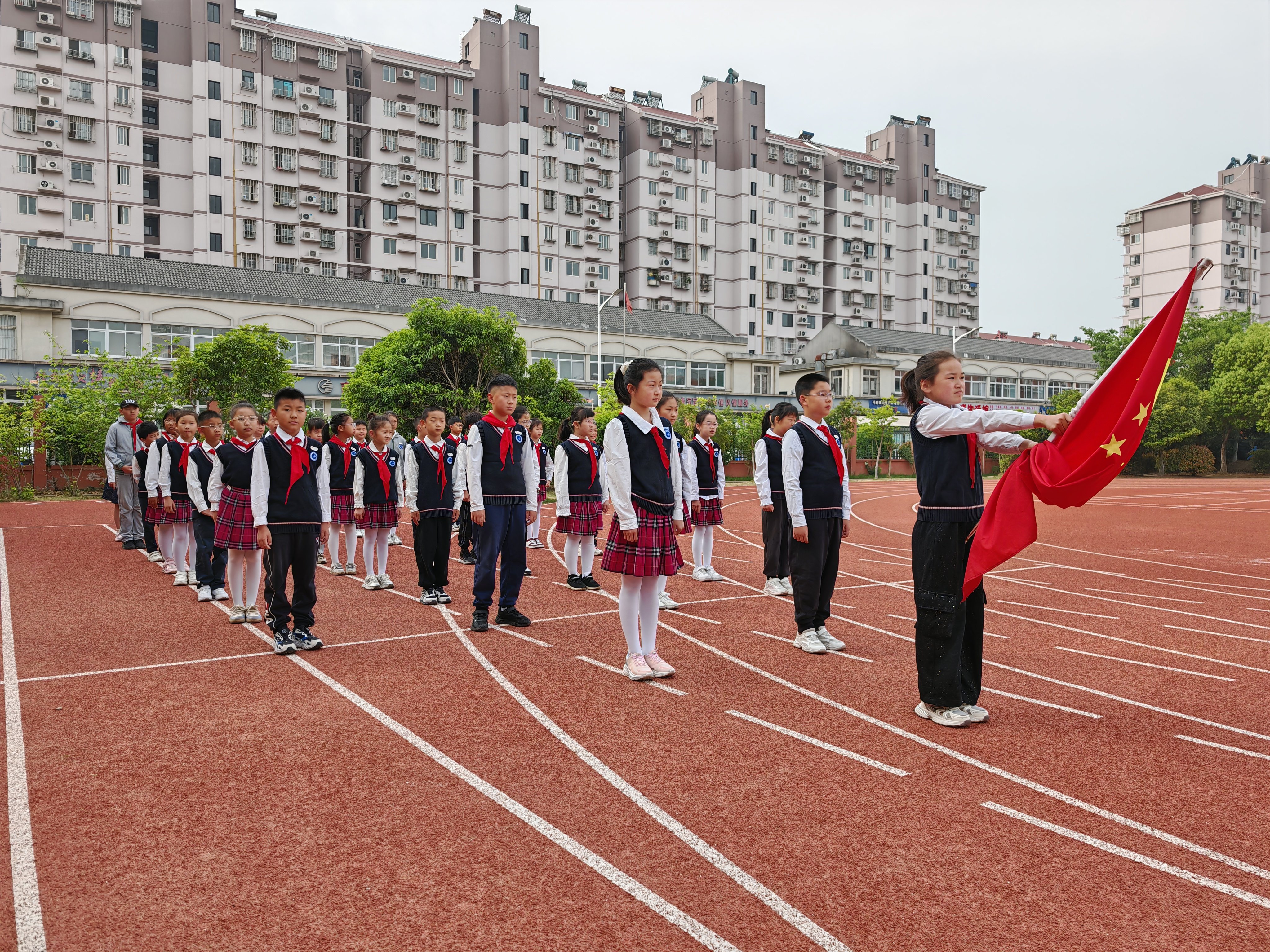 第11周 升旗仪式新闻稿_html_m9351469.jpg