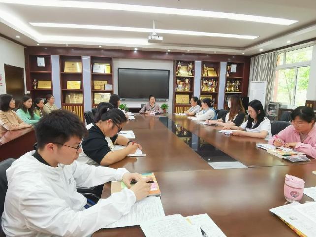 20250429语文组集体备课报道_html_102e1f0.jpg