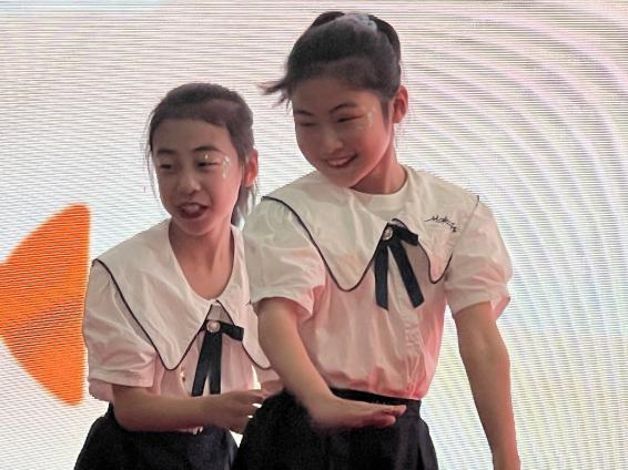 20240531六一汇演报道（李嘉靓写）_html_40c1a167.jpg
