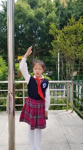 温馨五月天，感恩母亲节 升旗仪式报道（李晓琴）_html_4352fd7c.jpg