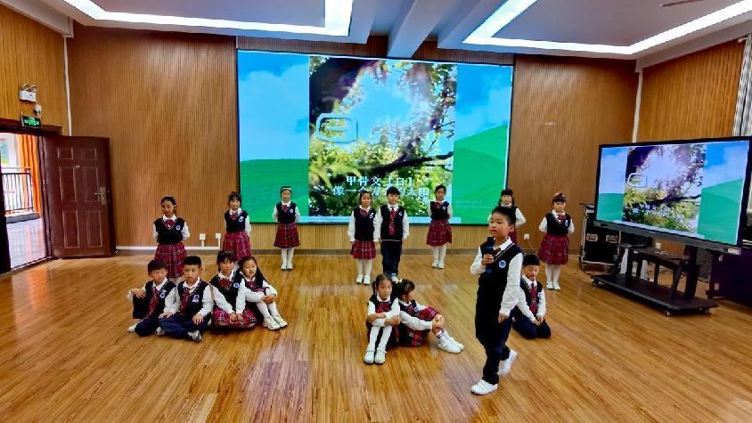 一年级汉字文化节报道_html_5659734e.jpg