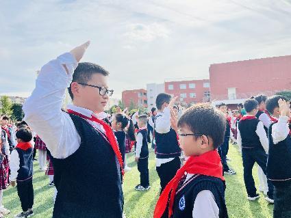 南京市南湾营小学建队日主题活动报道_html_m60b35fe9.jpg