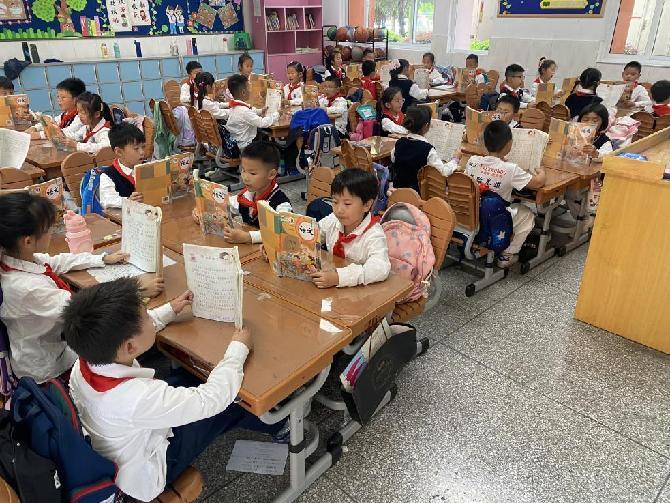 20231019诵经典美文 感文字魅力——南湾营小学第十二届“i悦读”读书节系列活动报道_html_26da5088.jpg
