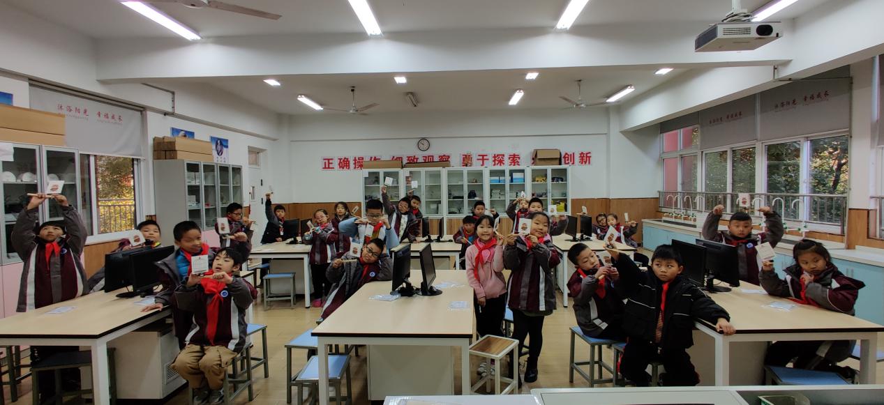 科技制作社团 新闻稿_html_2e21d165.jpg