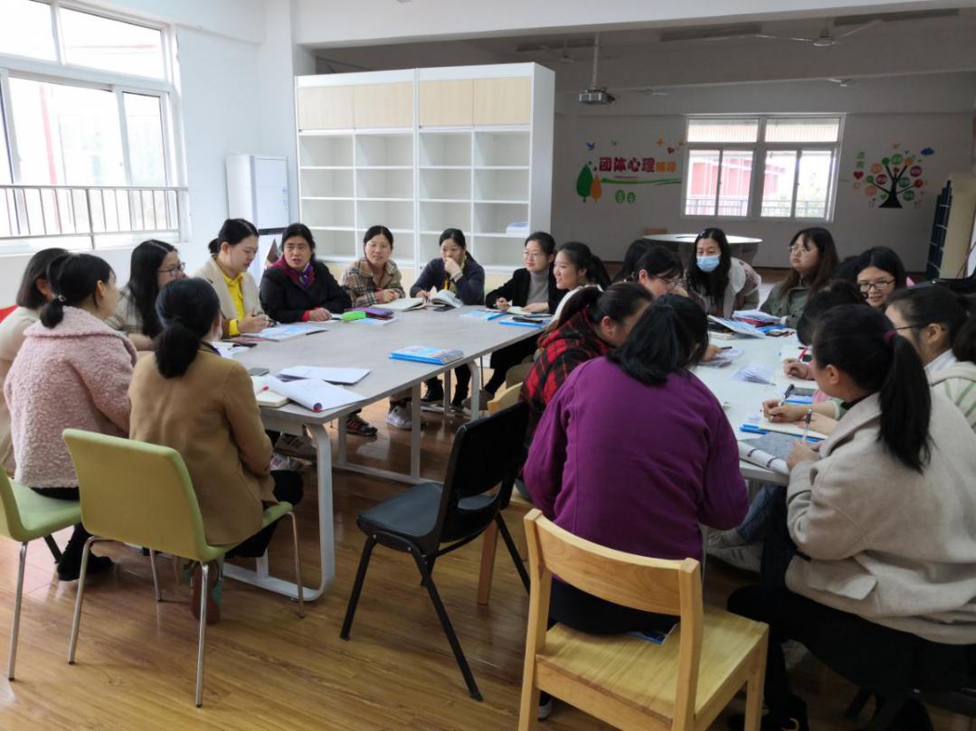 11.19班主任例会_html_mab5497b.jpg