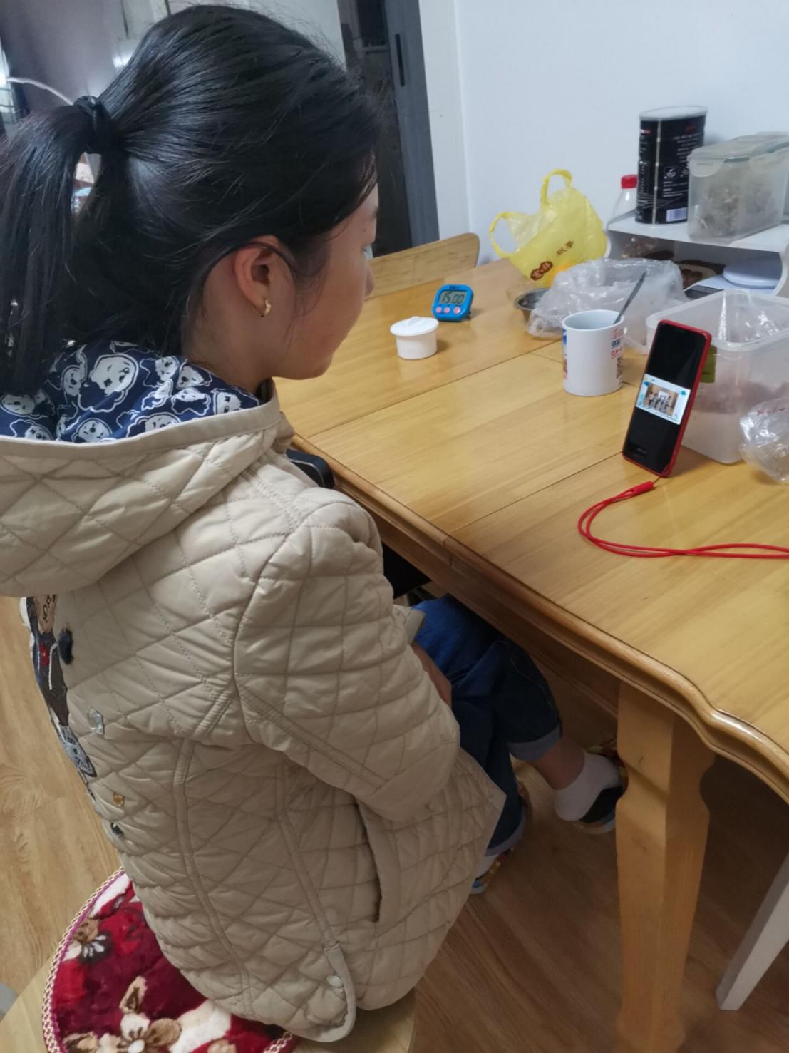 隔屏不隔爱，家校共前行-王莉君_html_3a69a22c.jpg