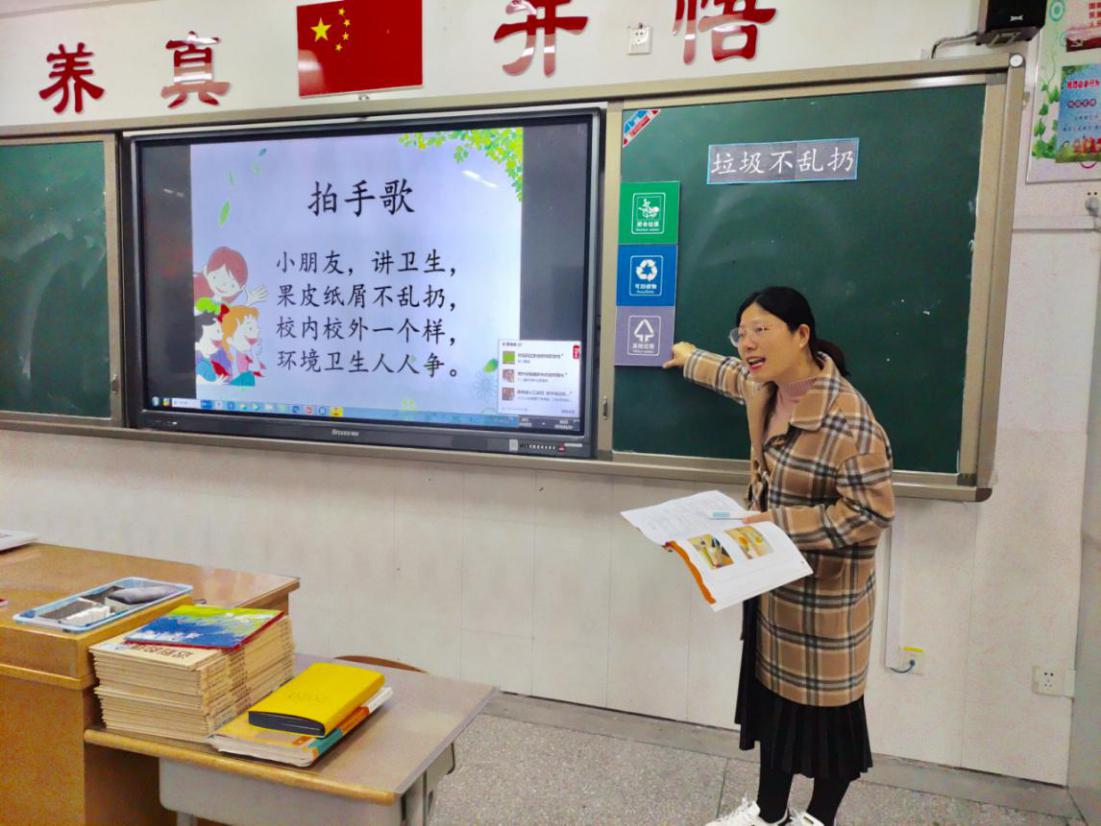 开展课程交流，共同推进分类_html_6a8d4cf1.jpg