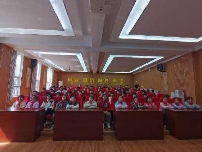 品读经典 演绎精彩——记南湾营小学五（2）班课本剧表演比赛_html_60f77884.jpg