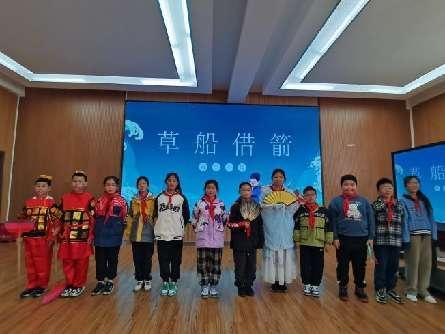 品读经典 演绎精彩——记南湾营小学五（2）班课本剧表演比赛_html_m2de8ba73.jpg