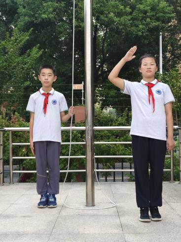 20250908第二周升旗仪式_html_5735efe2.jpg