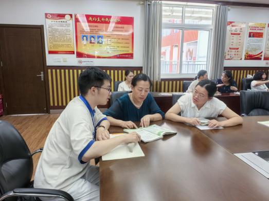 20250916语文组校本研修报道_html_165d6cff.jpg