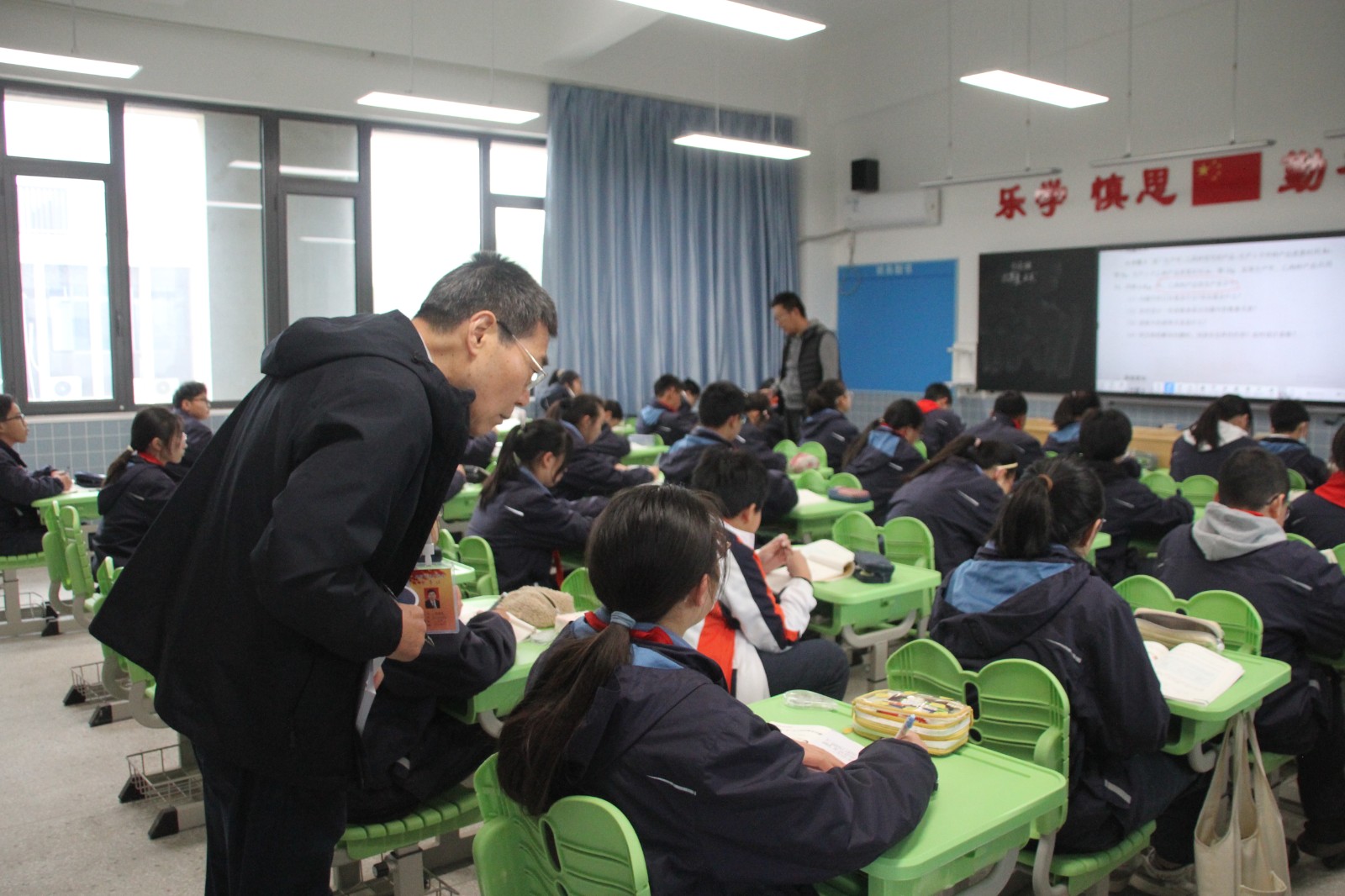 【绿色华中】作业管理落实效 督导检查促深耕 ——南外仙林分校华侨城中学迎接专项督导