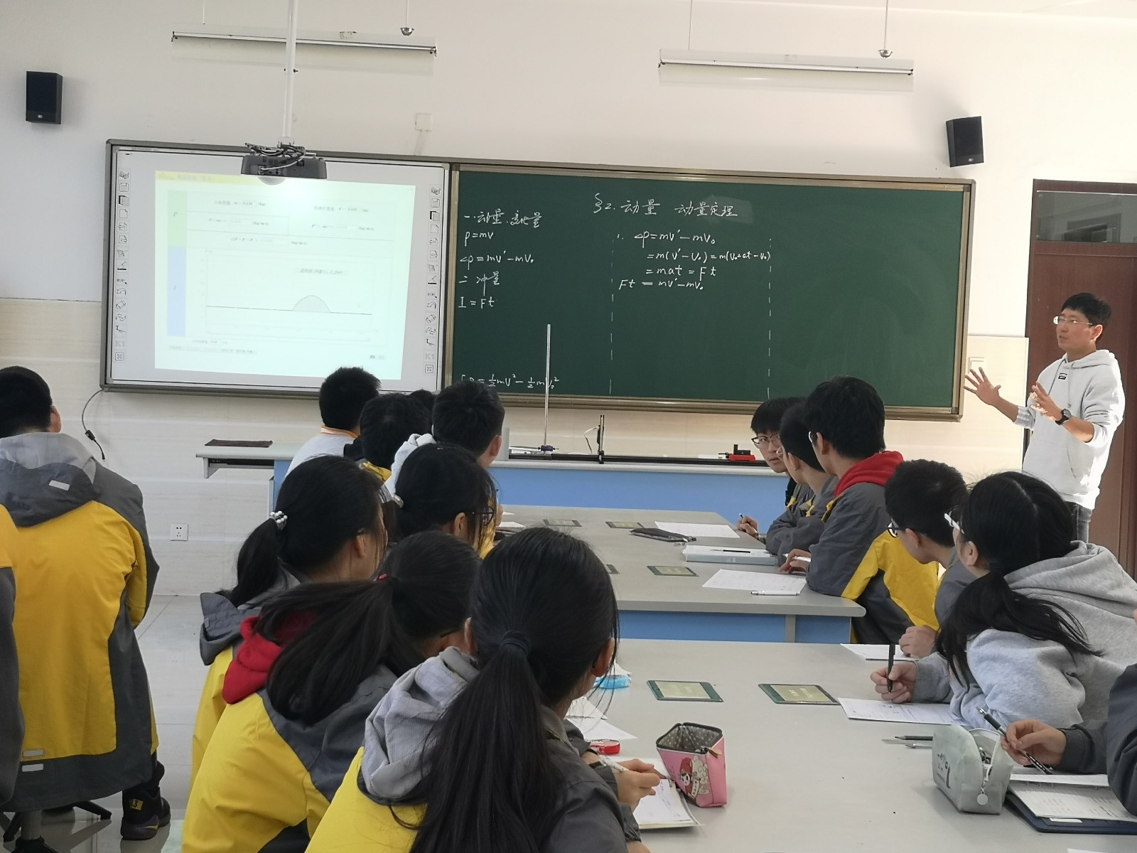 赵威上课.jpg