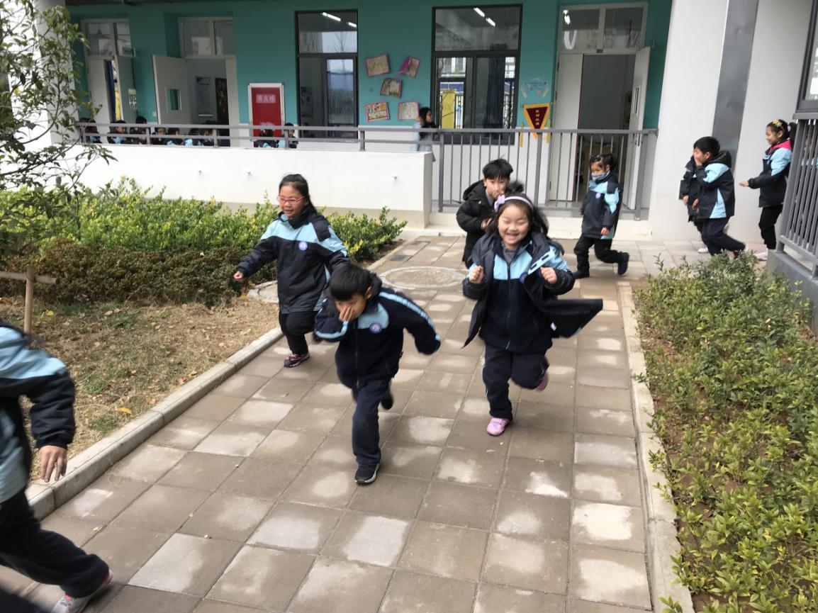 【正学丁三】心系安全 警钟长鸣_html_mb26eb7a.jpg