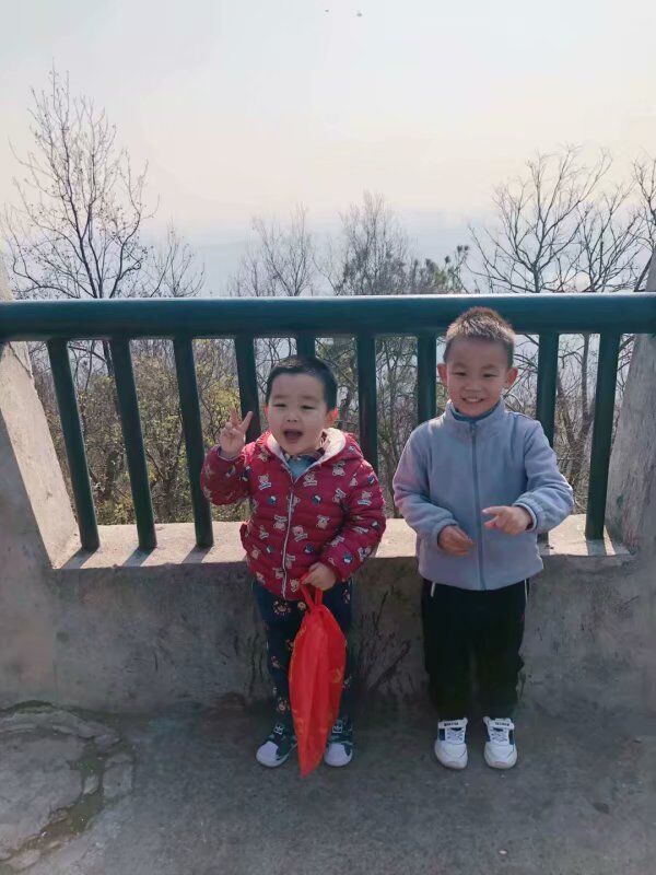 绿色环保徒步走，垃圾分类我先行_html_m2a50fd8.jpg