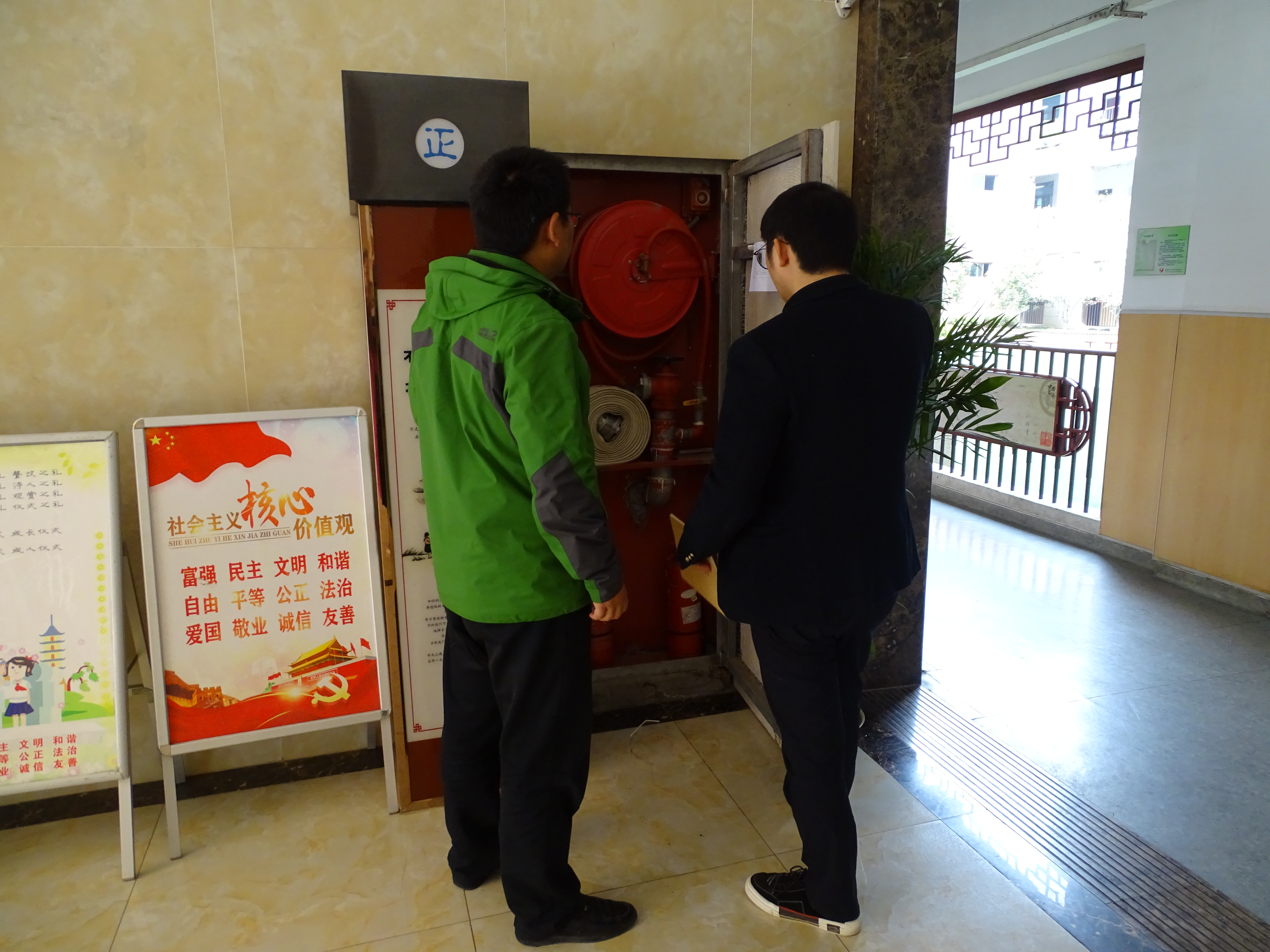 开展校园安全检查，筑牢学校安全防线 
