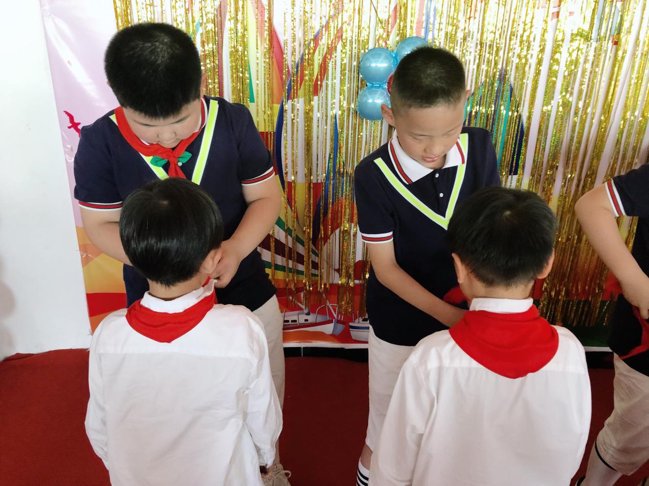 红领巾飞扬   少先队筑梦_html_m239d43db.jpg