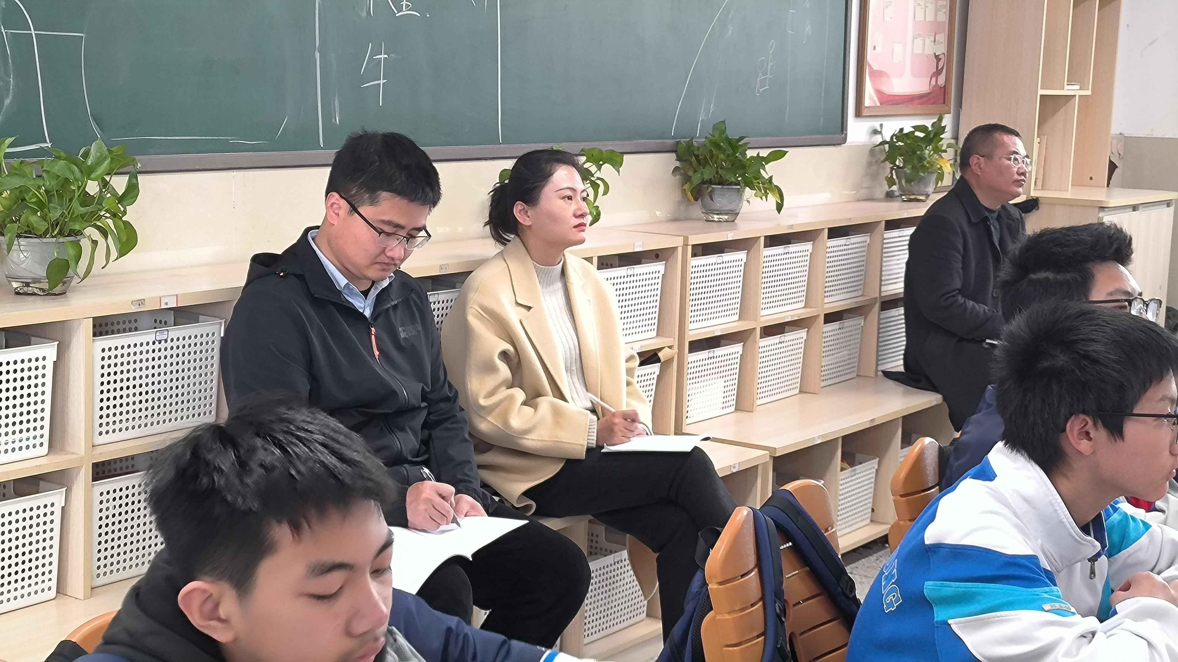 【臻美金龙】教学视导赋新能 把脉课堂助提升——区教师发展中心来我校视导_html_m5772abd7.jpg