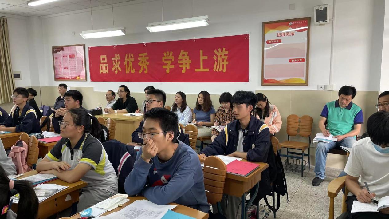 倾心指导助提升 齐心协力备中考 新闻稿5.7_html_7ce985ab.jpg