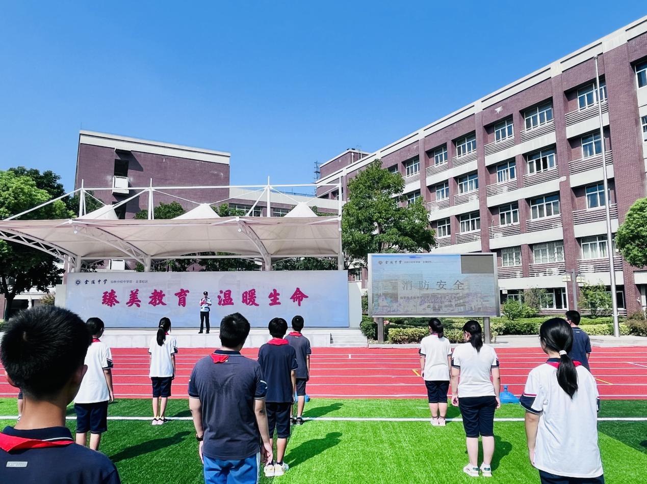 臻美金龙 开学法制安全教育_html_6832ec23.jpg