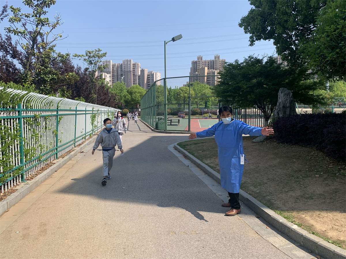 2022.5.3核酸检测筑防线，志愿活动显担当_html_3d96eee.jpg