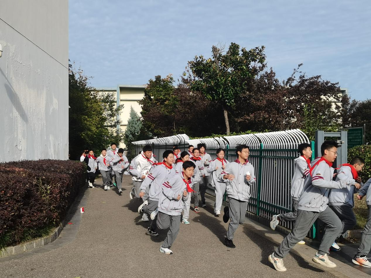 安全第一消防演练_html_5a0b5135.jpg